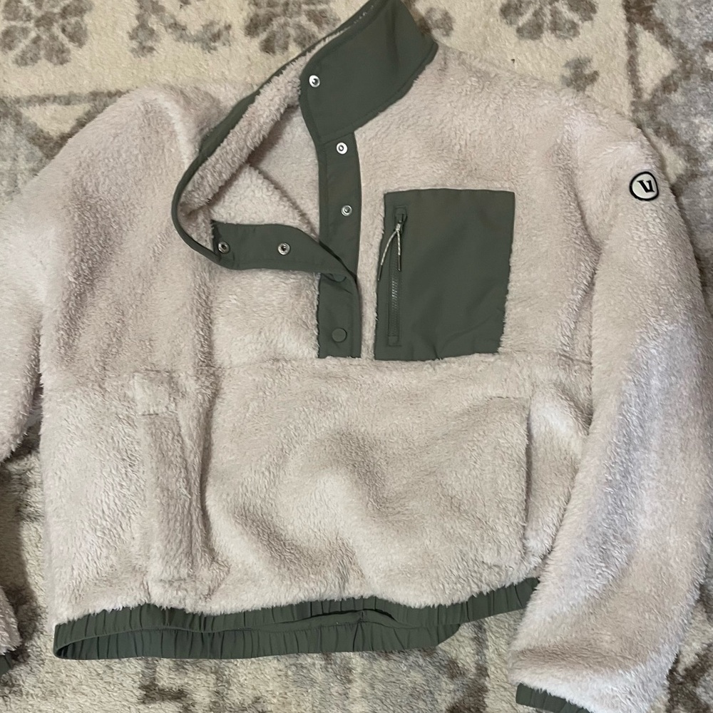 Vuori Beige Sherpa Pullover with Olive Trim